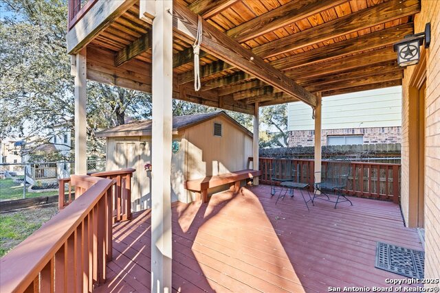 Listing photo id 17 for 1075 Driftwind