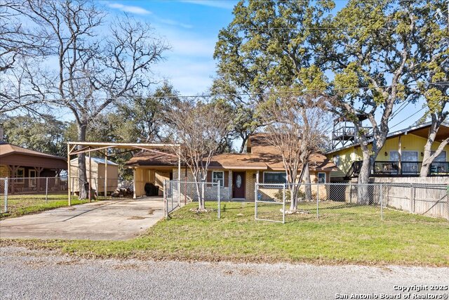 Listing photo id 2 for 1075 Driftwind