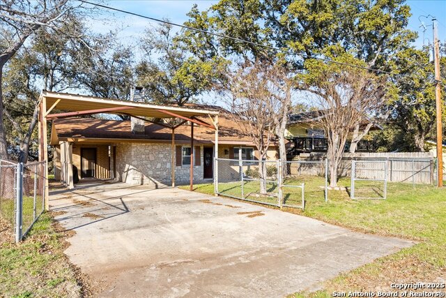 Listing photo id 4 for 1075 Driftwind
