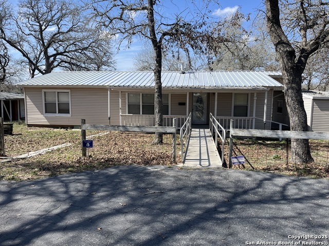 Details for 142 Lost Springs, Floresville, TX 78114