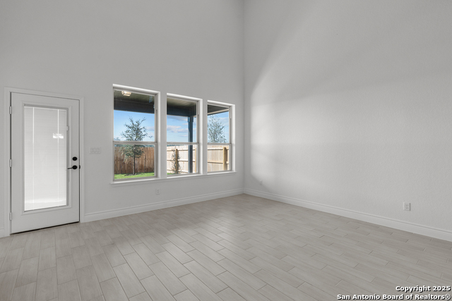 Image 8 of 37 For 12420 Redwater