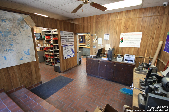 Listing photo id 15 for 3723 West Ave