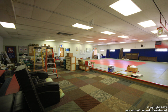 Listing photo id 26 for 3723 West Ave