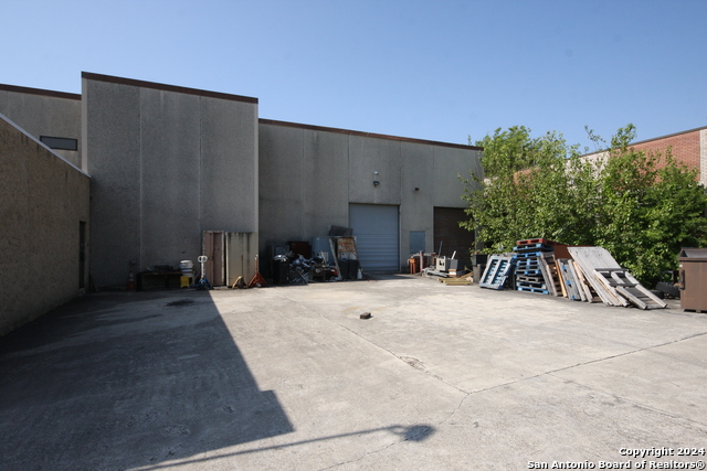 Listing photo id 2 for 3723 West Ave