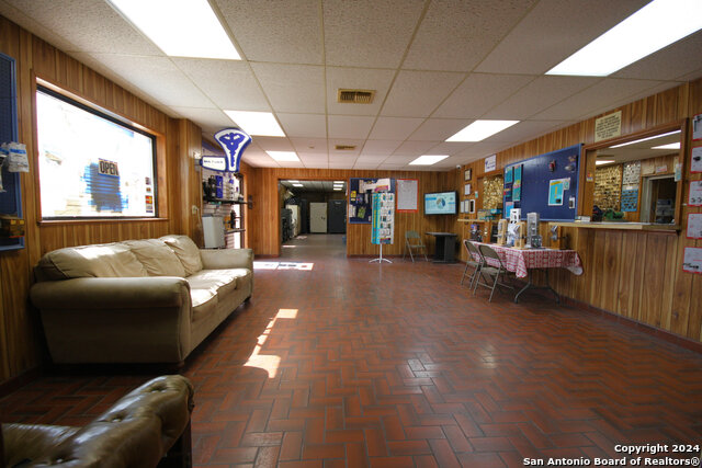 Listing photo id 6 for 3723 West Ave