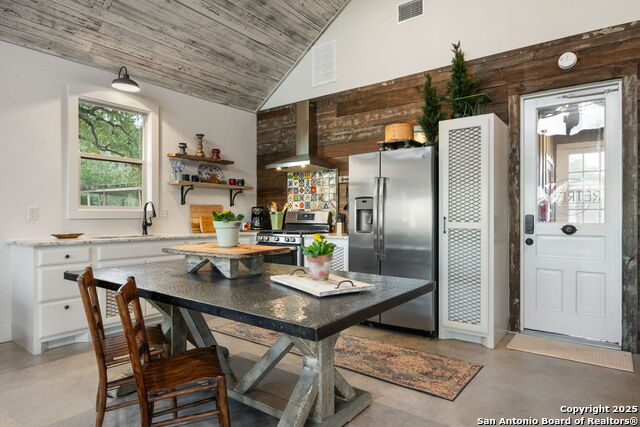 Listing photo id 8 for 105 Valley View Trail