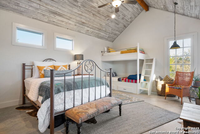 Listing photo id 13 for 105 Valley View Trail