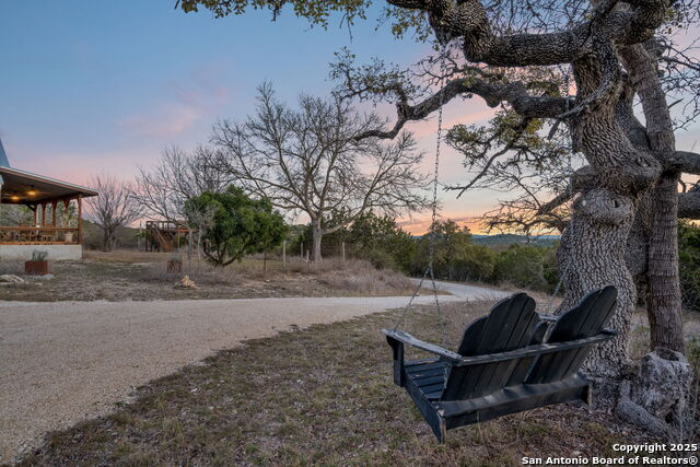 Listing photo id 0 for 105 Valley View Trail