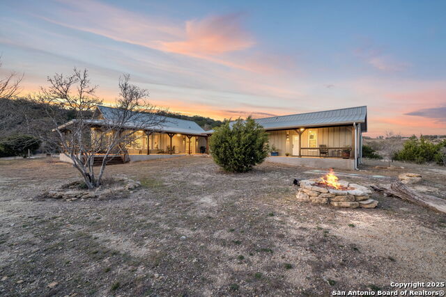 Listing photo id 1 for 105 Valley View Trail
