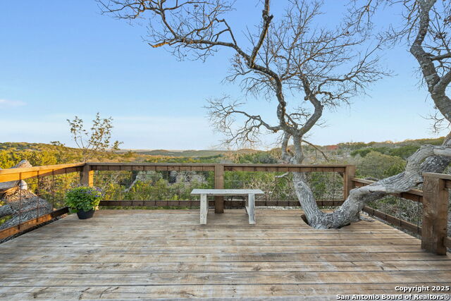 Listing photo id 31 for 105 Valley View Trail