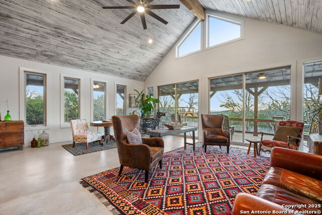 Listing photo id 2 for 105 Valley View Trail