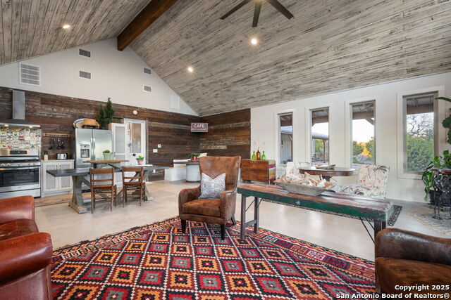 Listing photo id 3 for 105 Valley View Trail