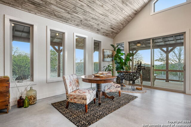 Listing photo id 4 for 105 Valley View Trail