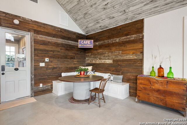 Listing photo id 6 for 105 Valley View Trail