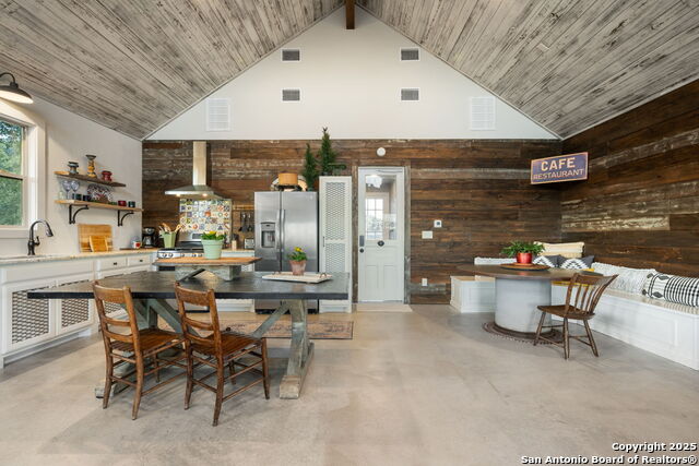 Listing photo id 7 for 105 Valley View Trail