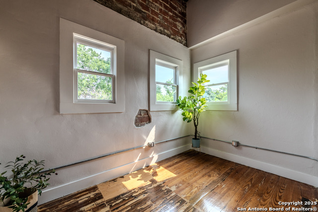 Image 4 of 18 For 1714 St Mary's S 7