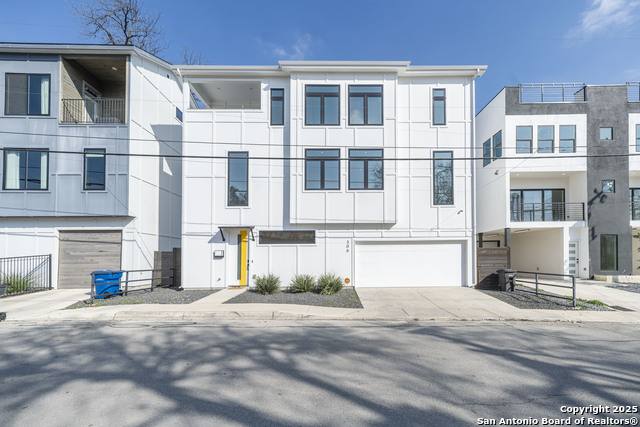Listing photo id 0 for 306 Mesquite St S
