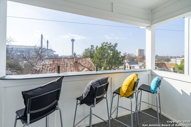 Listing photo id 20 for 306 Mesquite St S