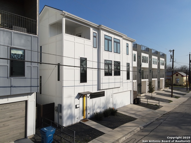 Listing photo id 21 for 306 Mesquite St S