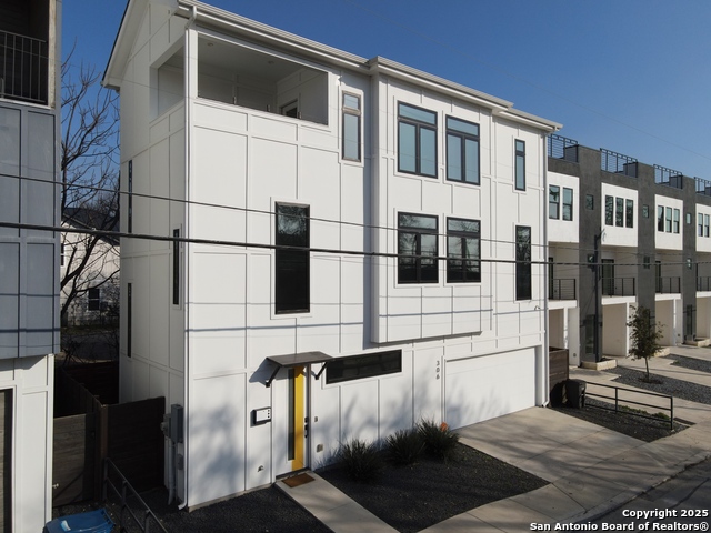Listing photo id 22 for 306 Mesquite St S