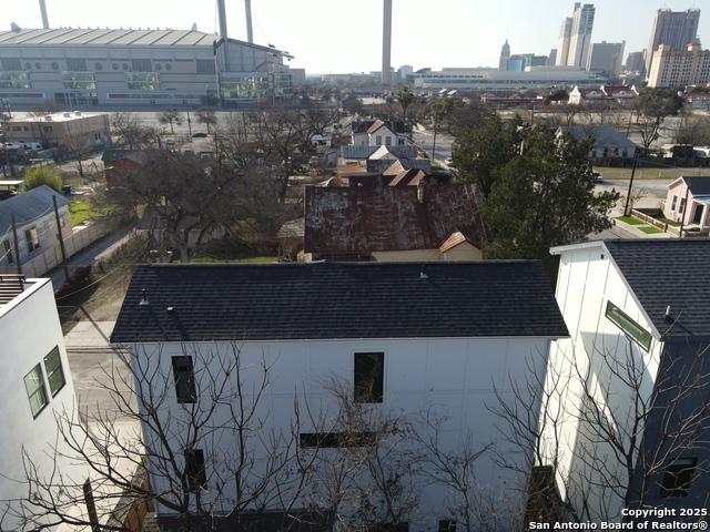 Listing photo id 24 for 306 Mesquite St S