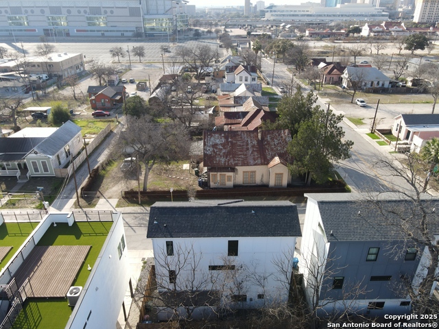 Listing photo id 25 for 306 Mesquite St S