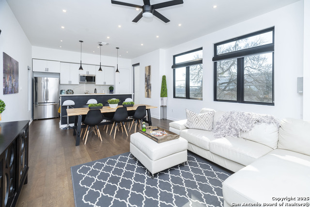 Listing photo id 2 for 306 Mesquite St S