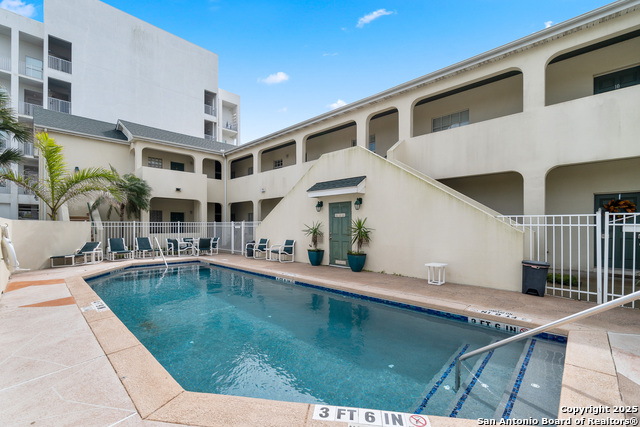 Image 15 of 20 For 129 Lantana St E 3