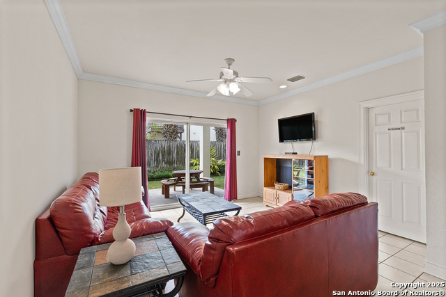 Image 2 of 20 For 129 Lantana St E 3