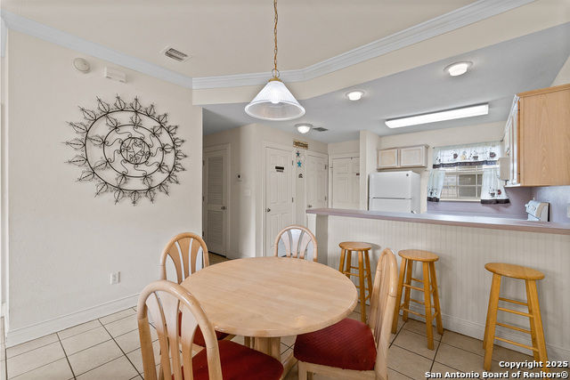 Image 3 of 20 For 129 Lantana St E 3