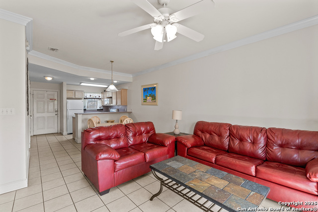 Image 4 of 20 For 129 Lantana St E 3