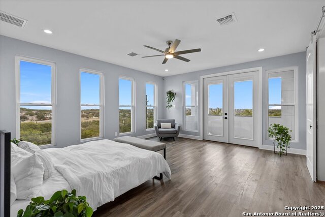 Image 18 of 47 For 714 Misty Water Ln