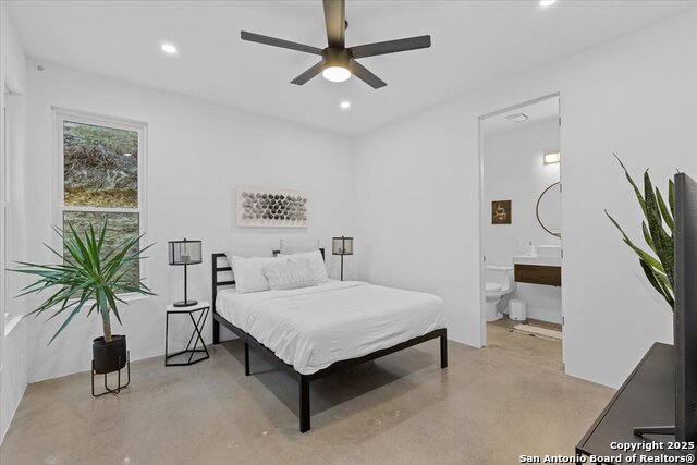 Image 33 of 47 For 714 Misty Water Ln