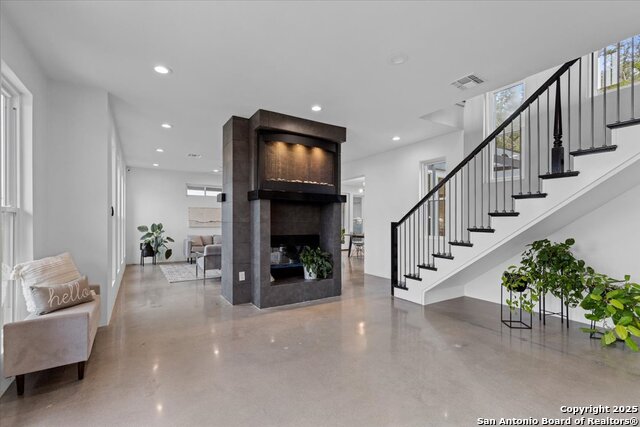 Image 4 of 47 For 714 Misty Water Ln