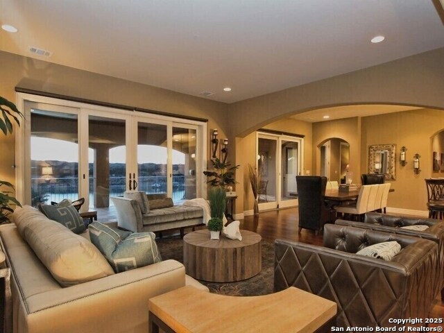 Listing photo id 10 for 21913 Mockingbird Street