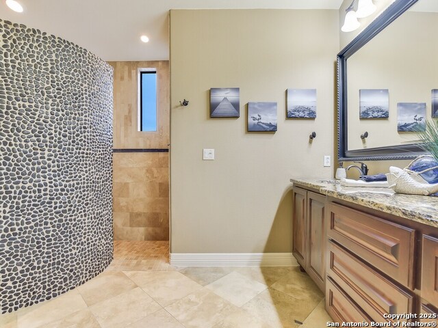 Listing photo id 12 for 21913 Mockingbird Street