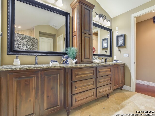 Listing photo id 14 for 21913 Mockingbird Street