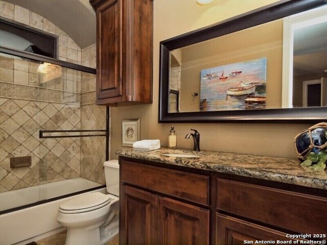 Listing photo id 17 for 21913 Mockingbird Street