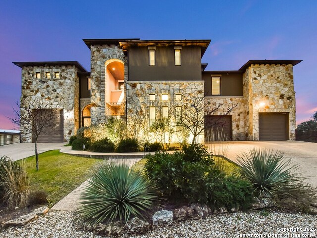 Listing photo id 0 for 21913 Mockingbird Street