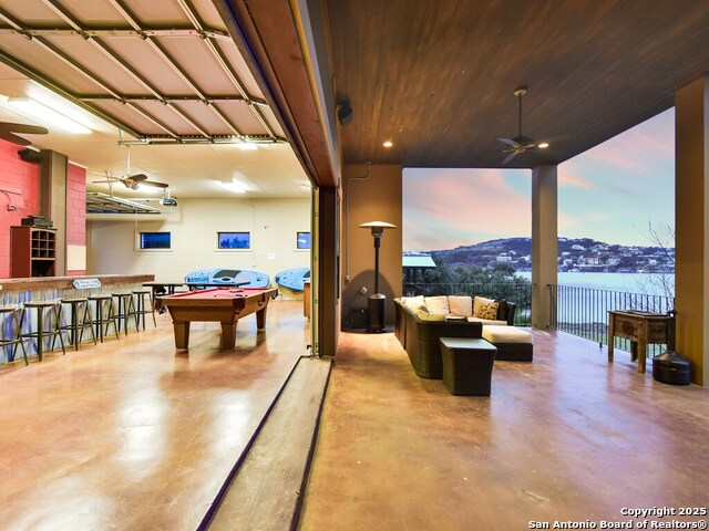 Listing photo id 25 for 21913 Mockingbird Street