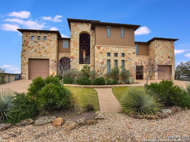 Listing photo id 1 for 21913 Mockingbird Street