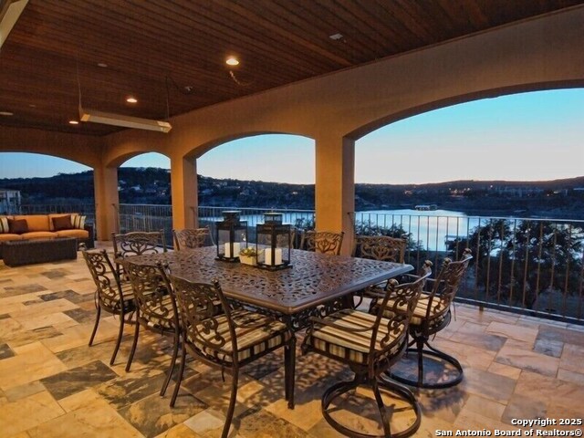 Listing photo id 34 for 21913 Mockingbird Street