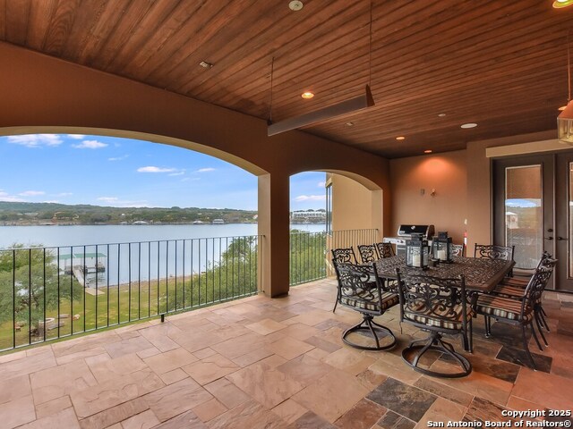 Listing photo id 35 for 21913 Mockingbird Street