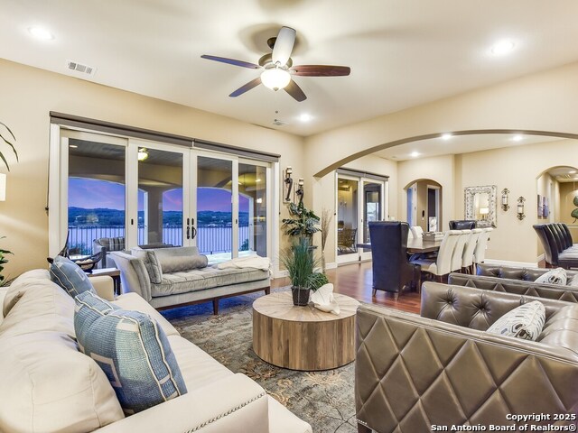 Listing photo id 2 for 21913 Mockingbird Street