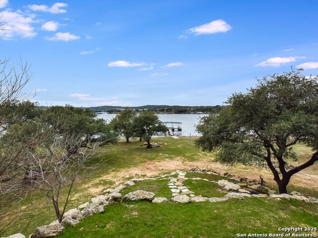 Listing photo id 38 for 21913 Mockingbird Street