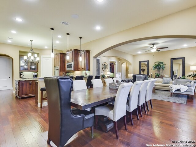 Listing photo id 5 for 21913 Mockingbird Street
