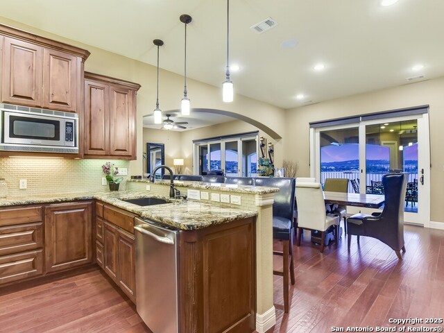 Listing photo id 7 for 21913 Mockingbird Street