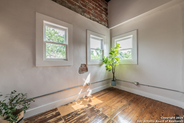 Image 4 of 18 For 1714 St Mary's S 8