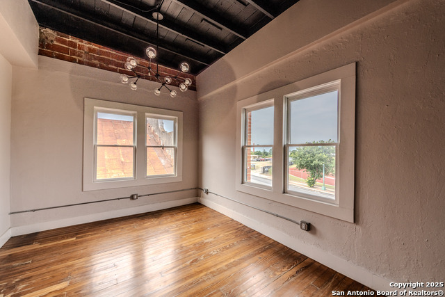 Image 6 of 18 For 1714 St Mary's S 8