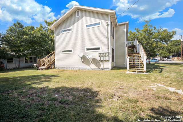 Listing photo id 9 for 224 Queen Anne Ct 2